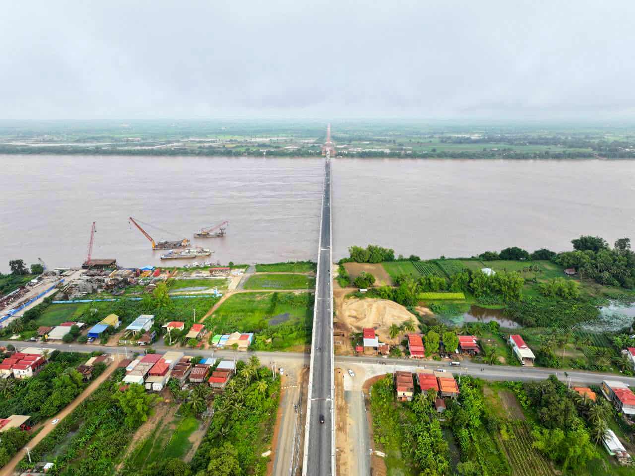 ស្ពានមិត្តភាព​កម្ពុជា​-​ចិន មេគង្គ​ក្រចេះ បាន​បើក​ឱ្យ​ប្រជាពលរដ្ឋ​ឆ្លងកាត់ជា​បណ្តោះអាសន្ន​ក្នុង​ឱកាស​ពិធីបុណ្យ​កាន់បិណ្ឌ និង​ភ្ជុំបិណ្ឌ រយៈពេល​២១​ថ្ងៃ